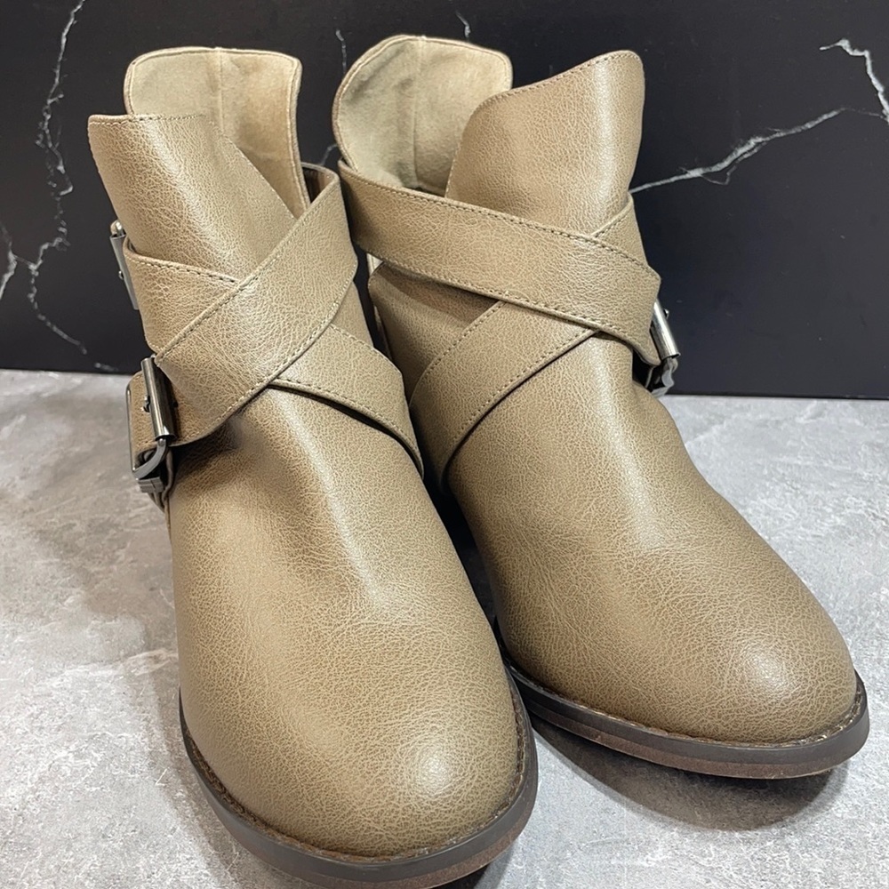 Breckelle’s Bronco-11 Light Brown Size 8.5m